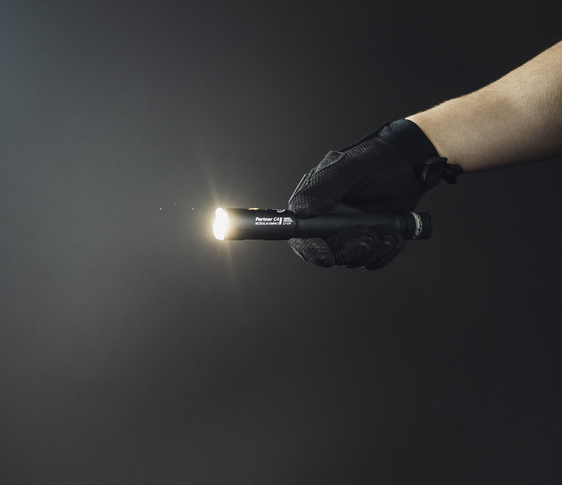картинка Фонарь ARMYTEK Partner C4 Pro XHP35 БЕЛЫЙ