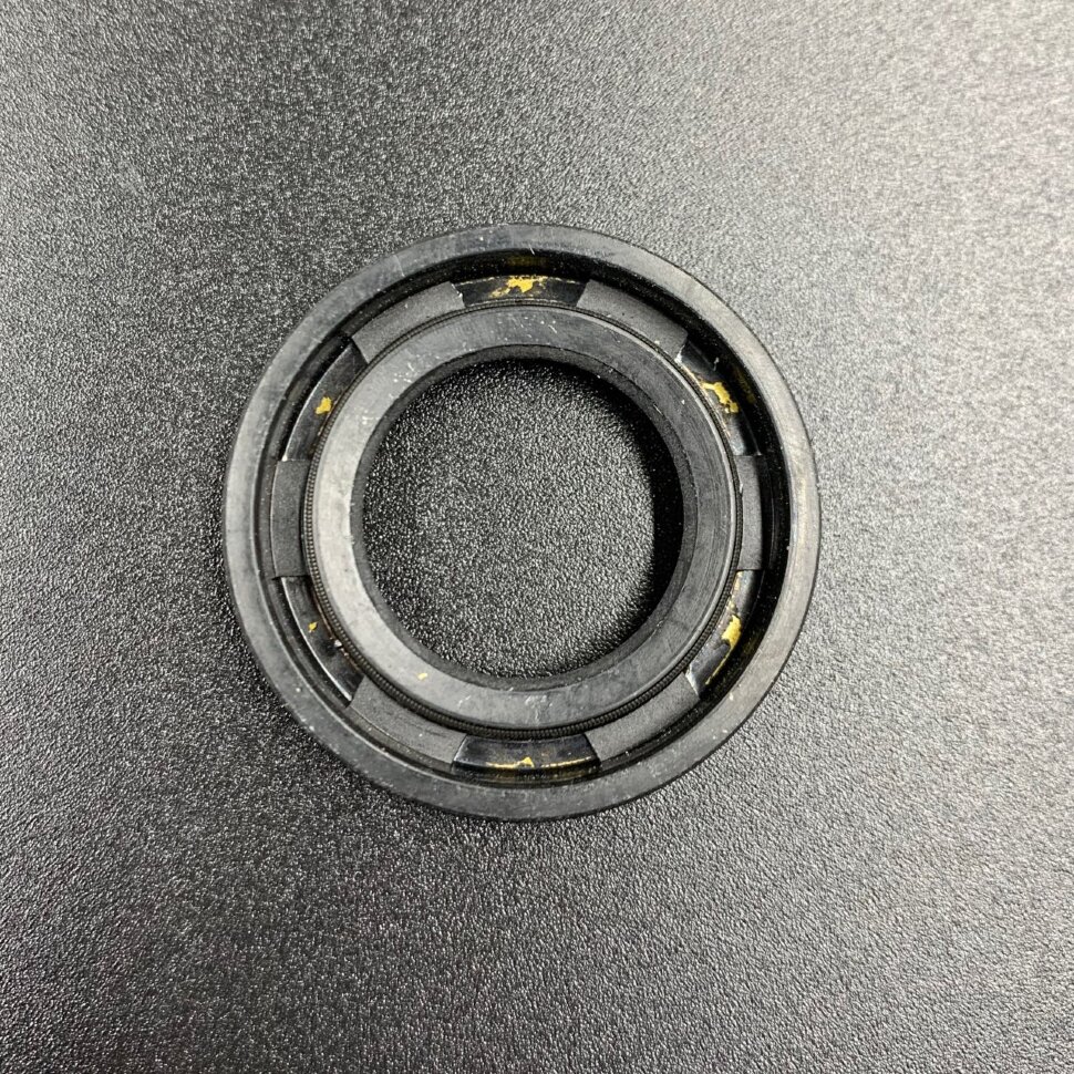 картинка Сальник коленвала (нижний) Yamaha 48-55 (93104-18049) (18x30x5) (Omax)