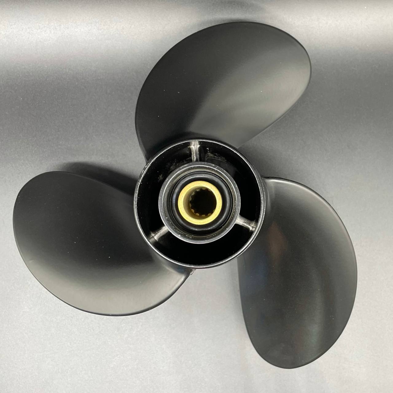 картинка Гребной винт Tohatsu 9.9-18 (3x9.25x10)