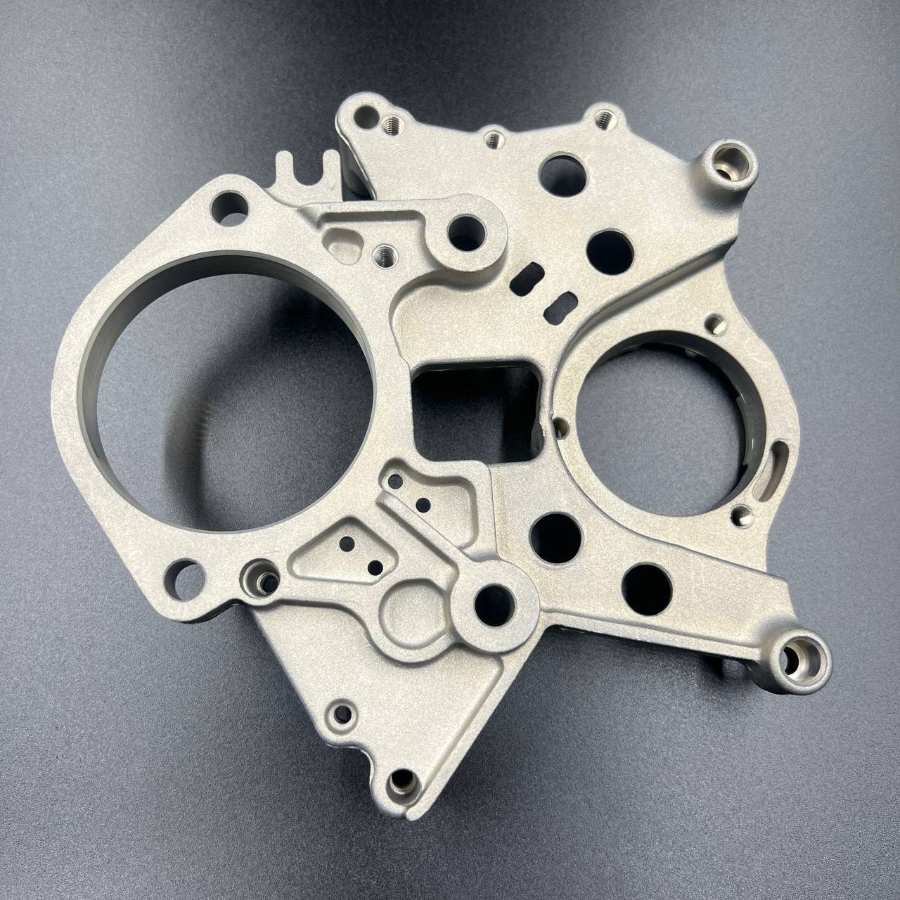 картинка Кронштейн электростартера Suzuki DF9,9-15 (12625-94J01)