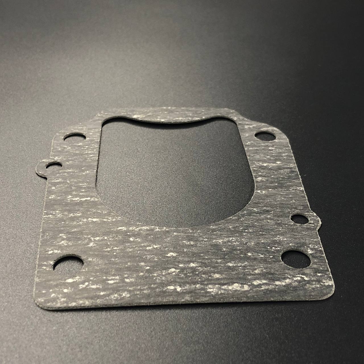 картинка Прокладка под пластину помпы охлаждения Suzuki DF70-90(A)