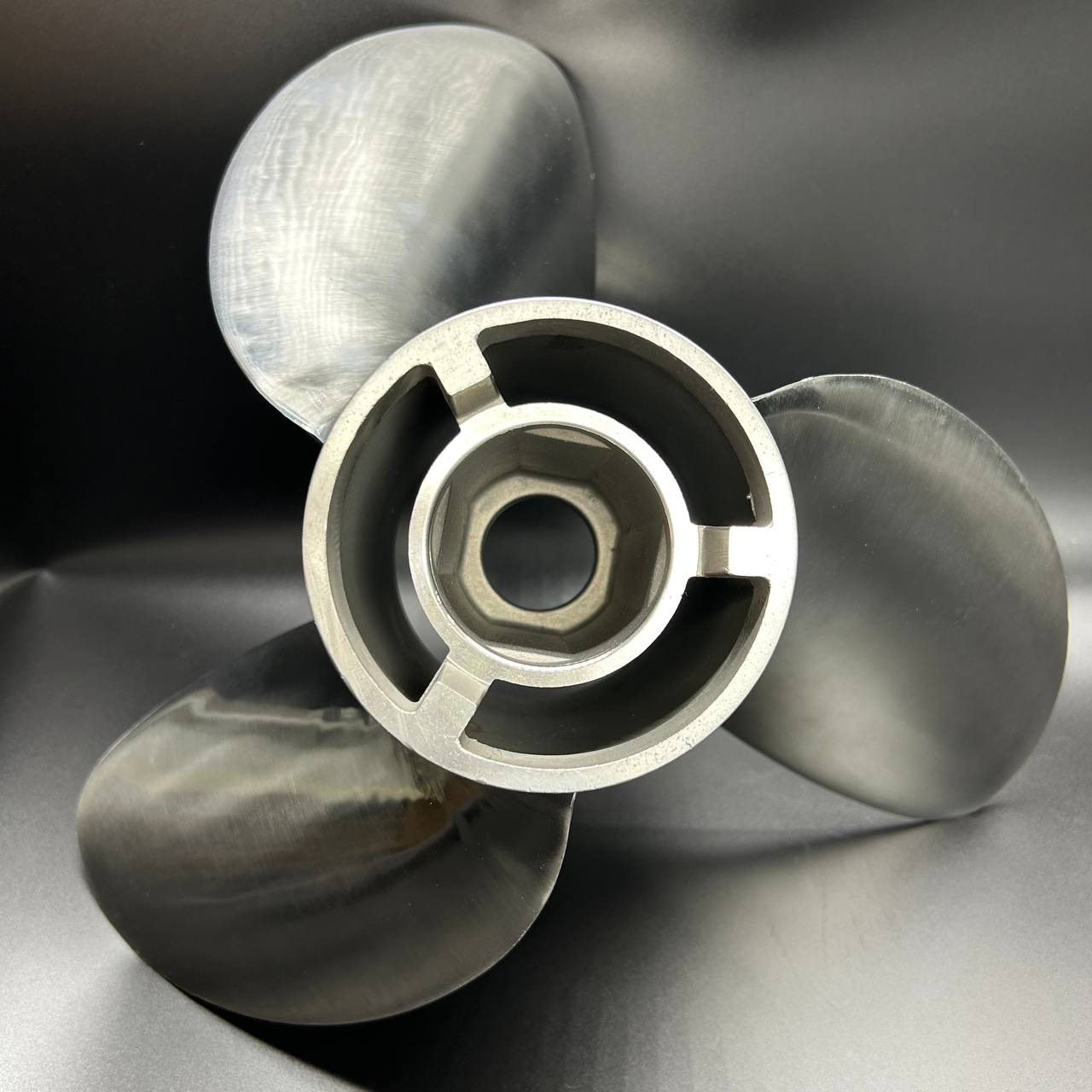 картинка Гребной винт Mercury 150-300, ALPHA, BRAVO I (3x16x23) (8M0040404) (Сталь)