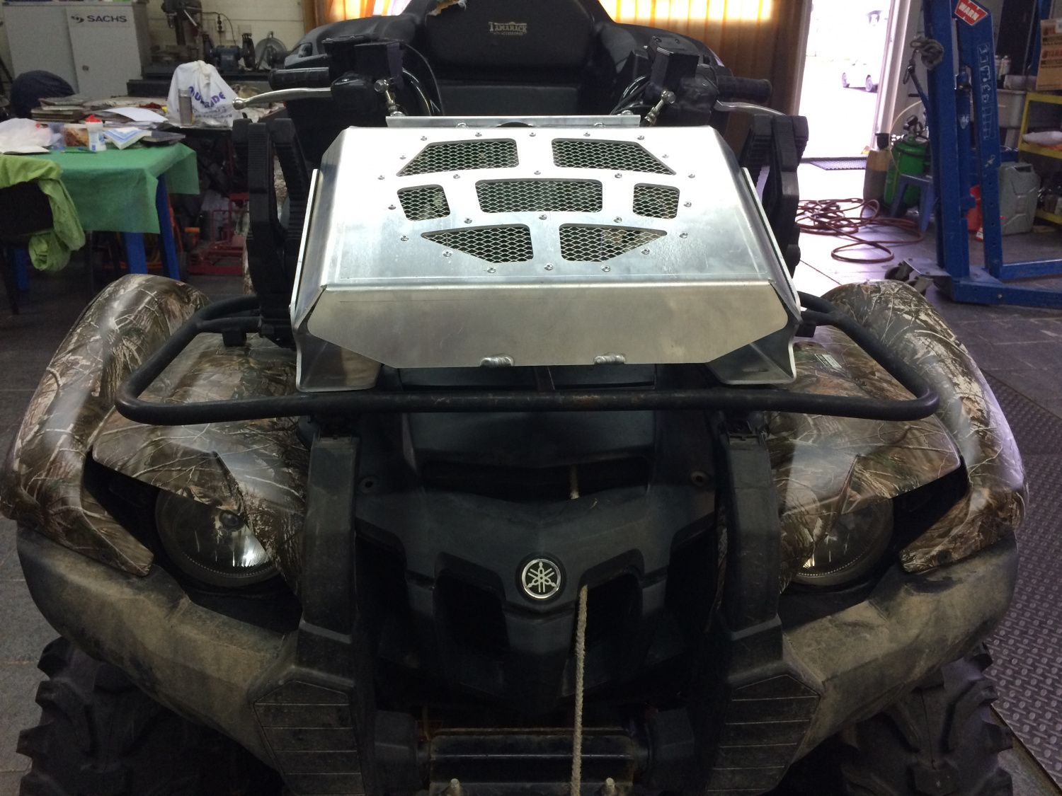 картинка Вынос радиатора Yamaha Grizzly 550/700 черный