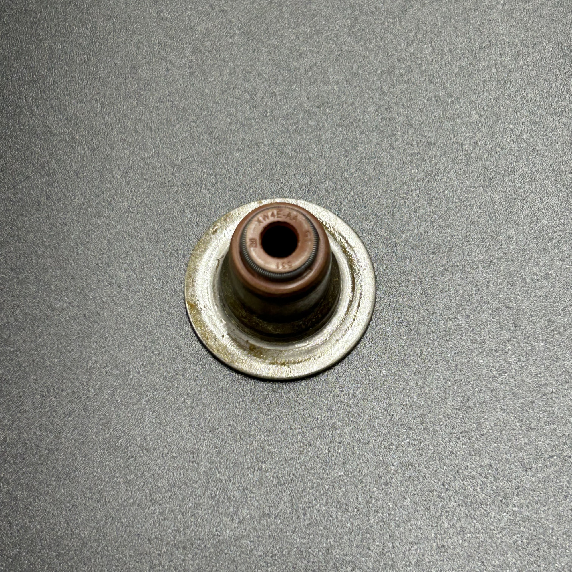 картинка Маслосъемный колпачок Yamaha F150-350 (Впуск/Выпуск) (Yamaha)