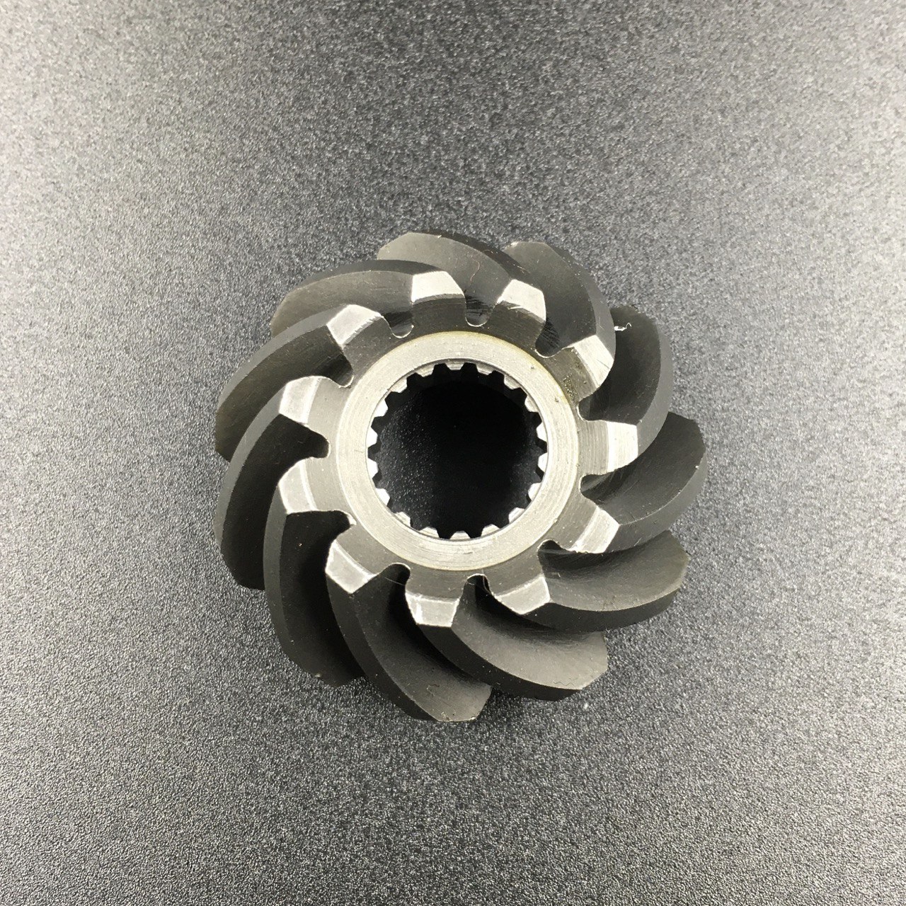 картинка Шестерня вертикального вала (Пиньон) Suzuki DT40 (57311-94402) (PREMARINE)