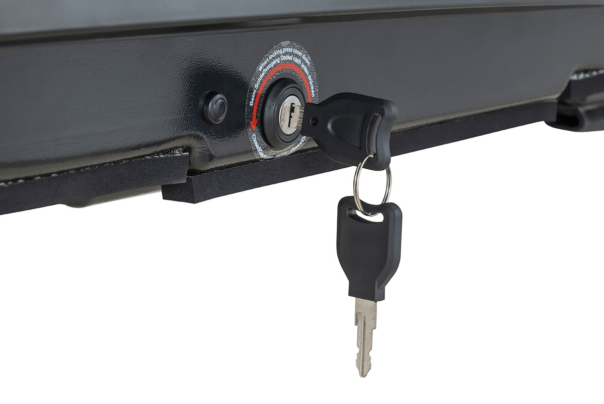 картинка Бокс автомобильный на крышу Pentair CARAVAN 600L черный глянец, двусторонний