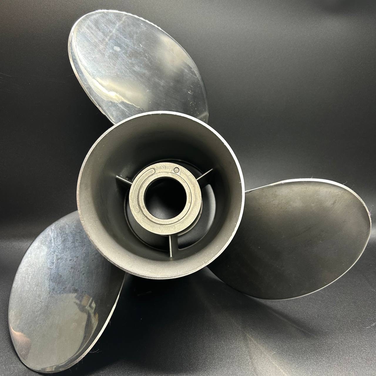 картинка Гребной винт Mercury VENGEANCE (13-1/2х23R) Стальной