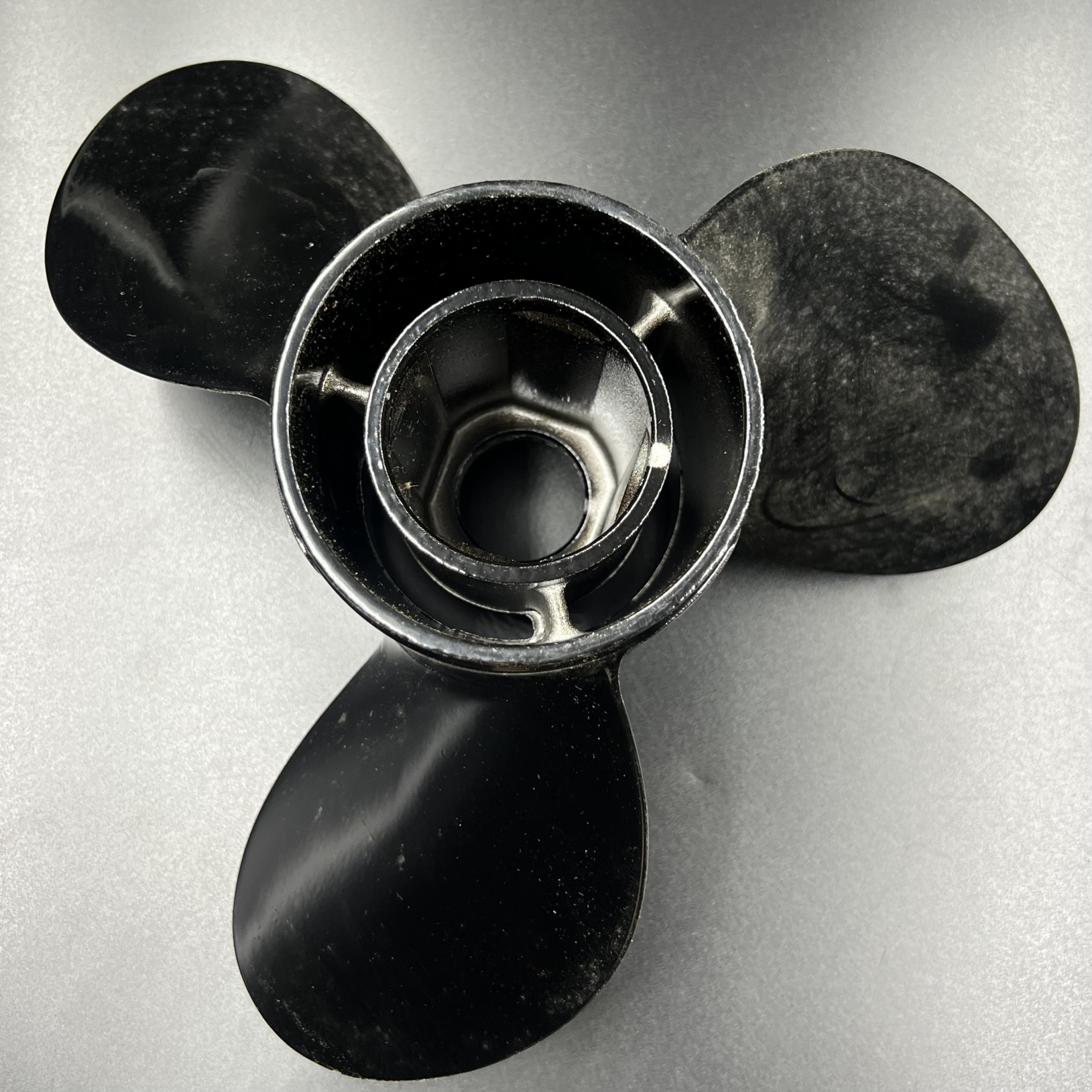 картинка Гребной винт Mercury Black Max (12-3/4х21R)