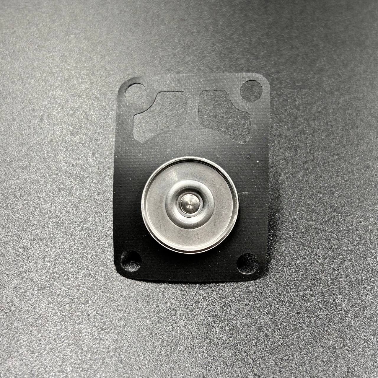 картинка Диафрагма (мембрана) топливного насоса Tohatsu MFS4-9.8  (Omax)