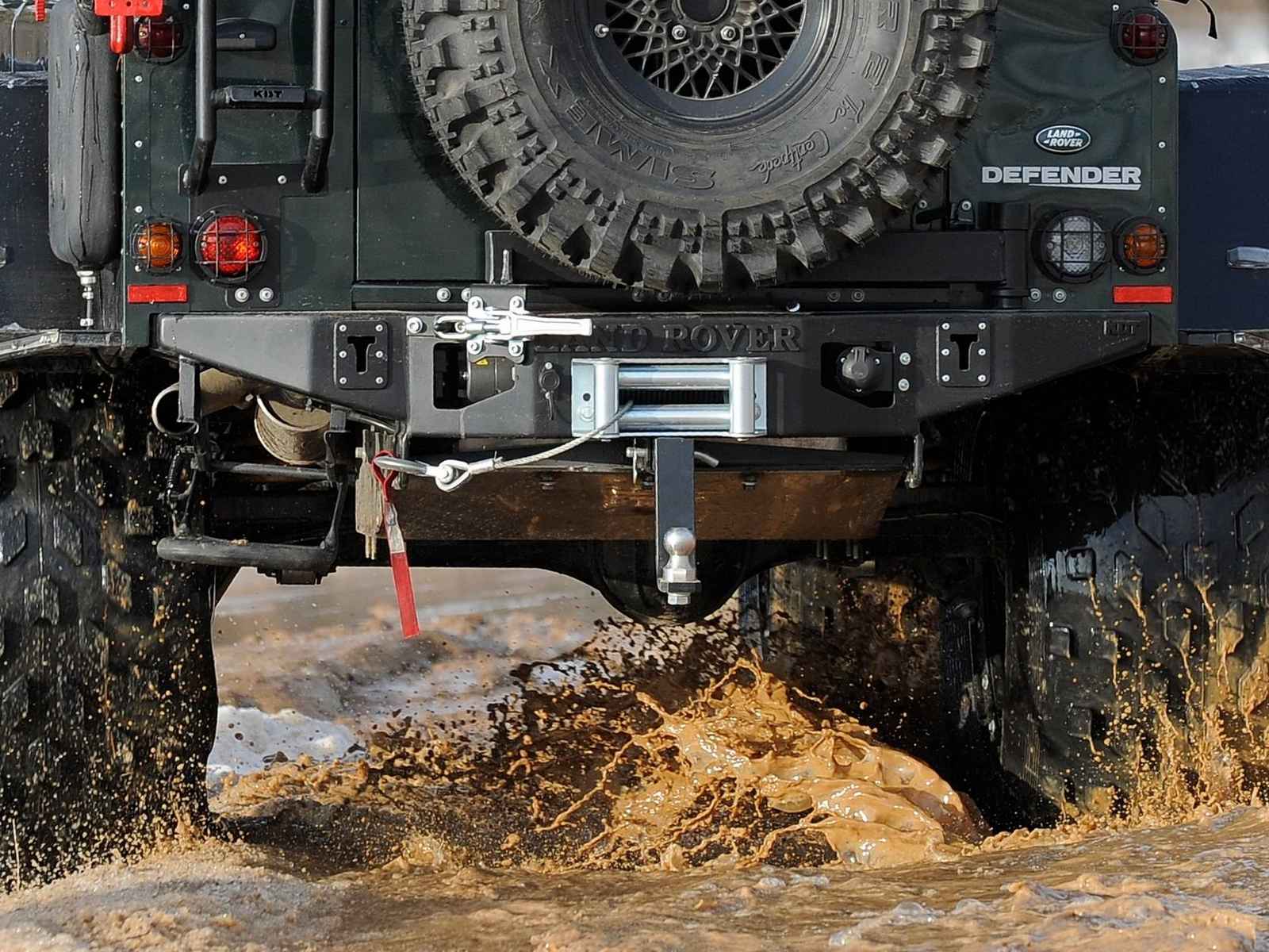 картинка Бампер задний KDT с площадкой под лебедку Defender 90/110