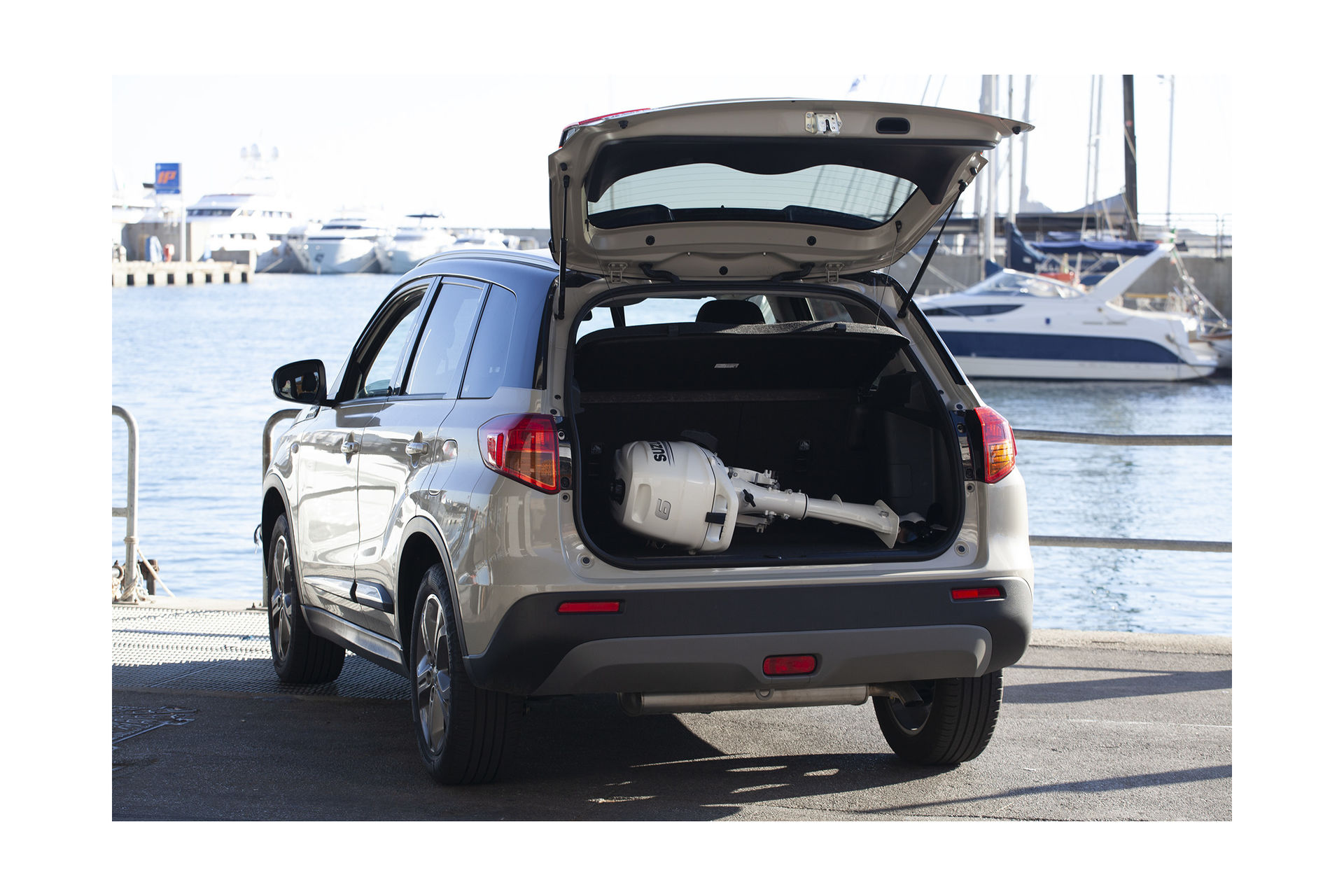 картинка Мотор лодочный Suzuki DF6AS, белый