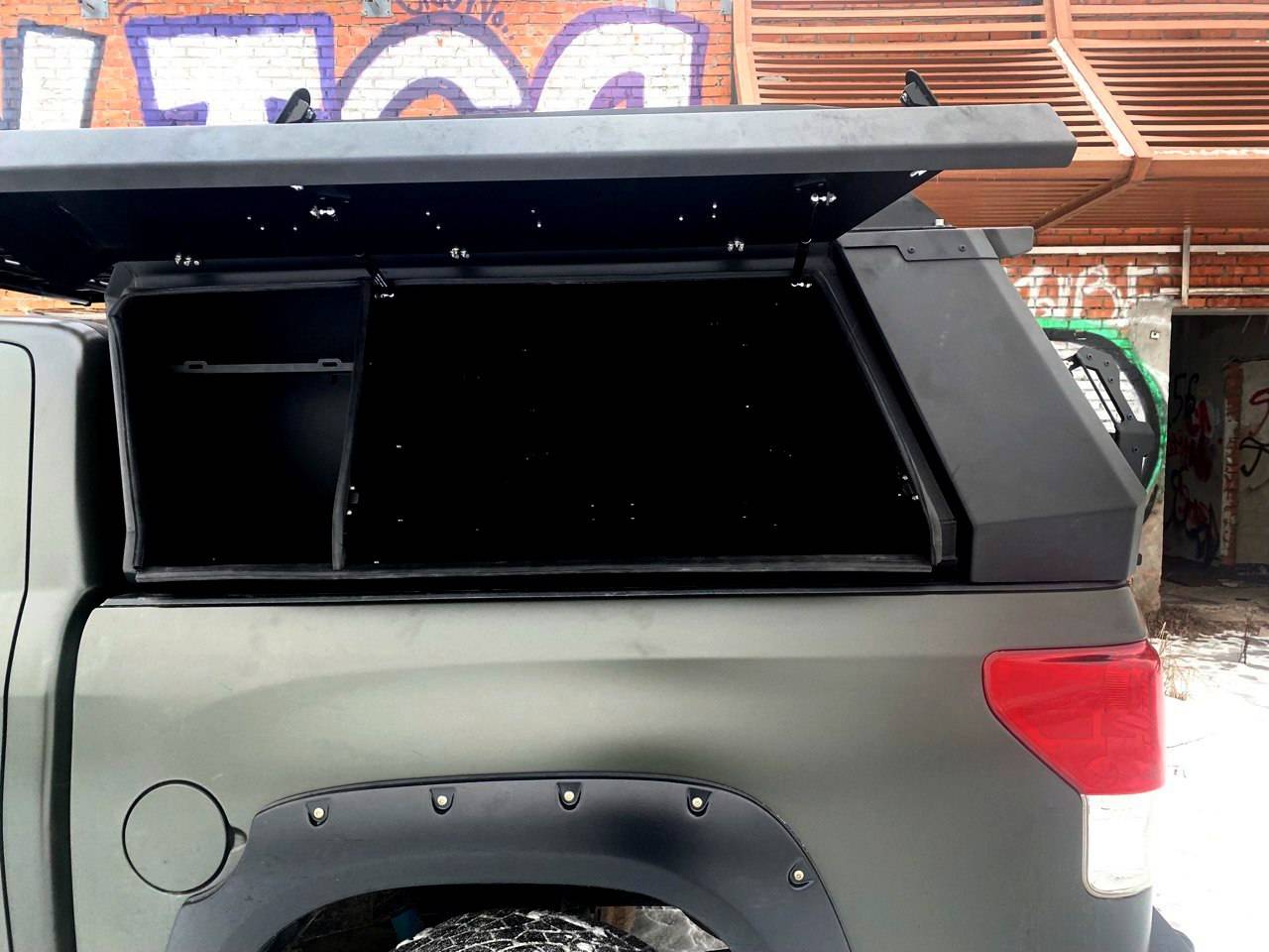 картинка Кунг алюминиевый для Toyota Tundra Crew Max (с 2021 г.в.) 3 двери — KDT 2228IL