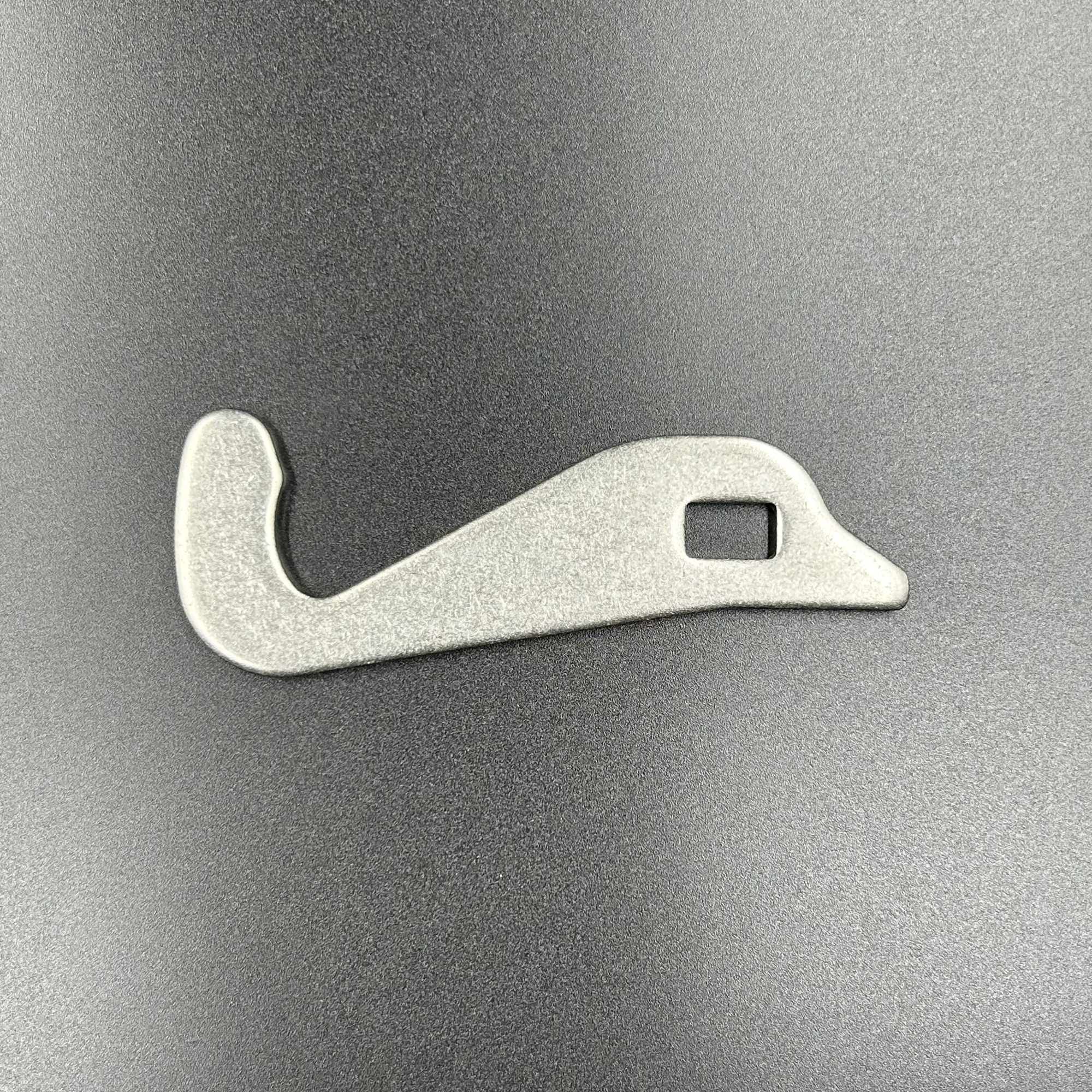 картинка Скоба замка капота Suzuki DF150-350(A) (Suzuki)