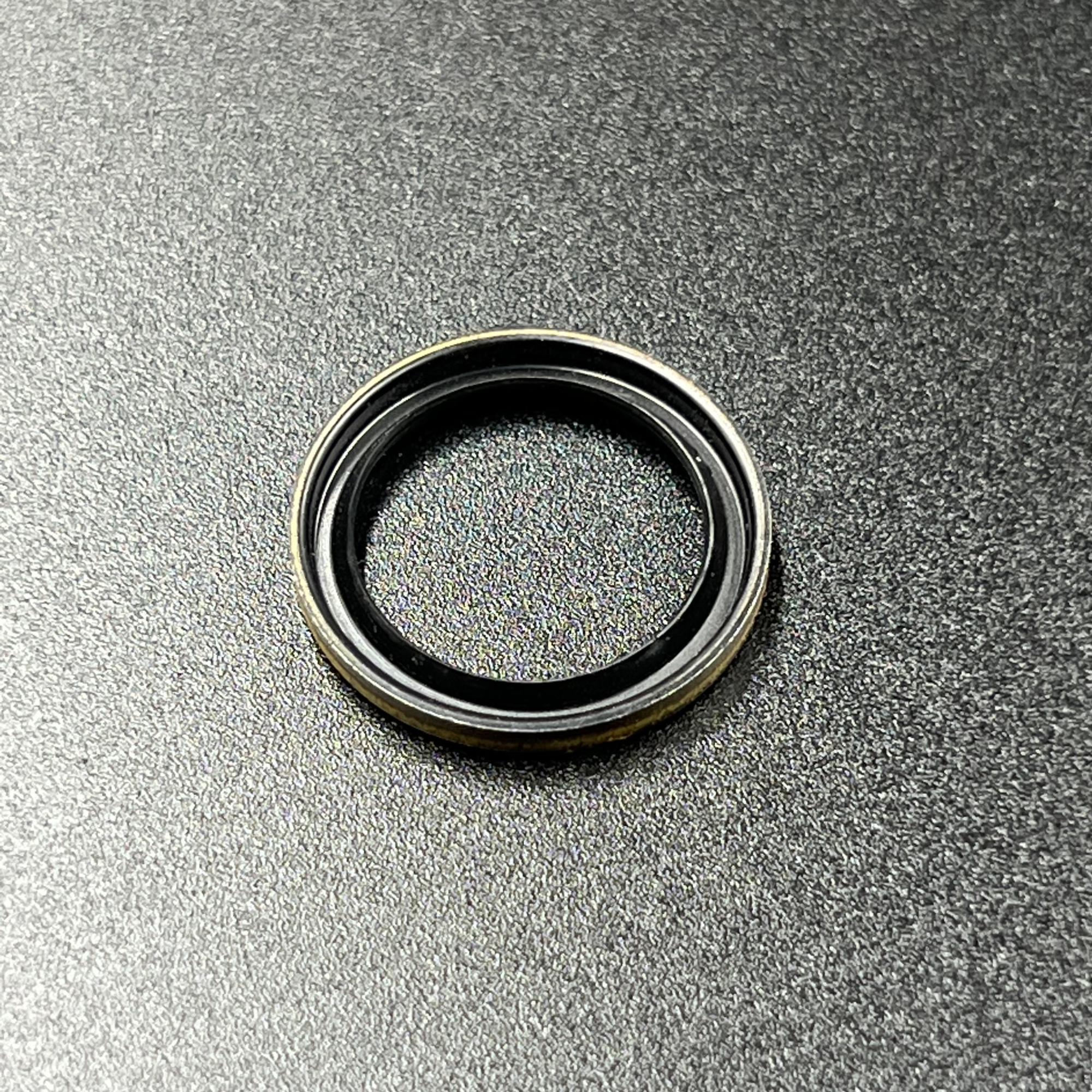 картинка Сальник Mercruiser (Omax)