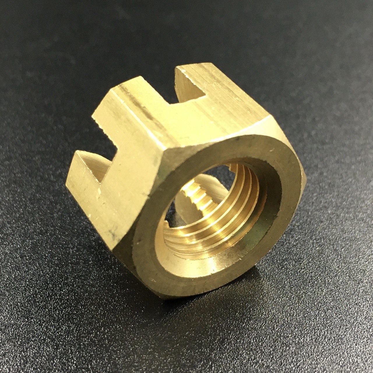 картинка Гайка крепления гребного винта Yamaha 20-30, F20-25 (Omax)