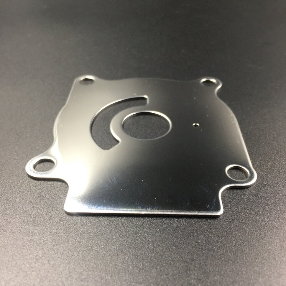 картинка Пластина помпы охлаждения Suzuki DT20-40, DF25-50 (Omax)