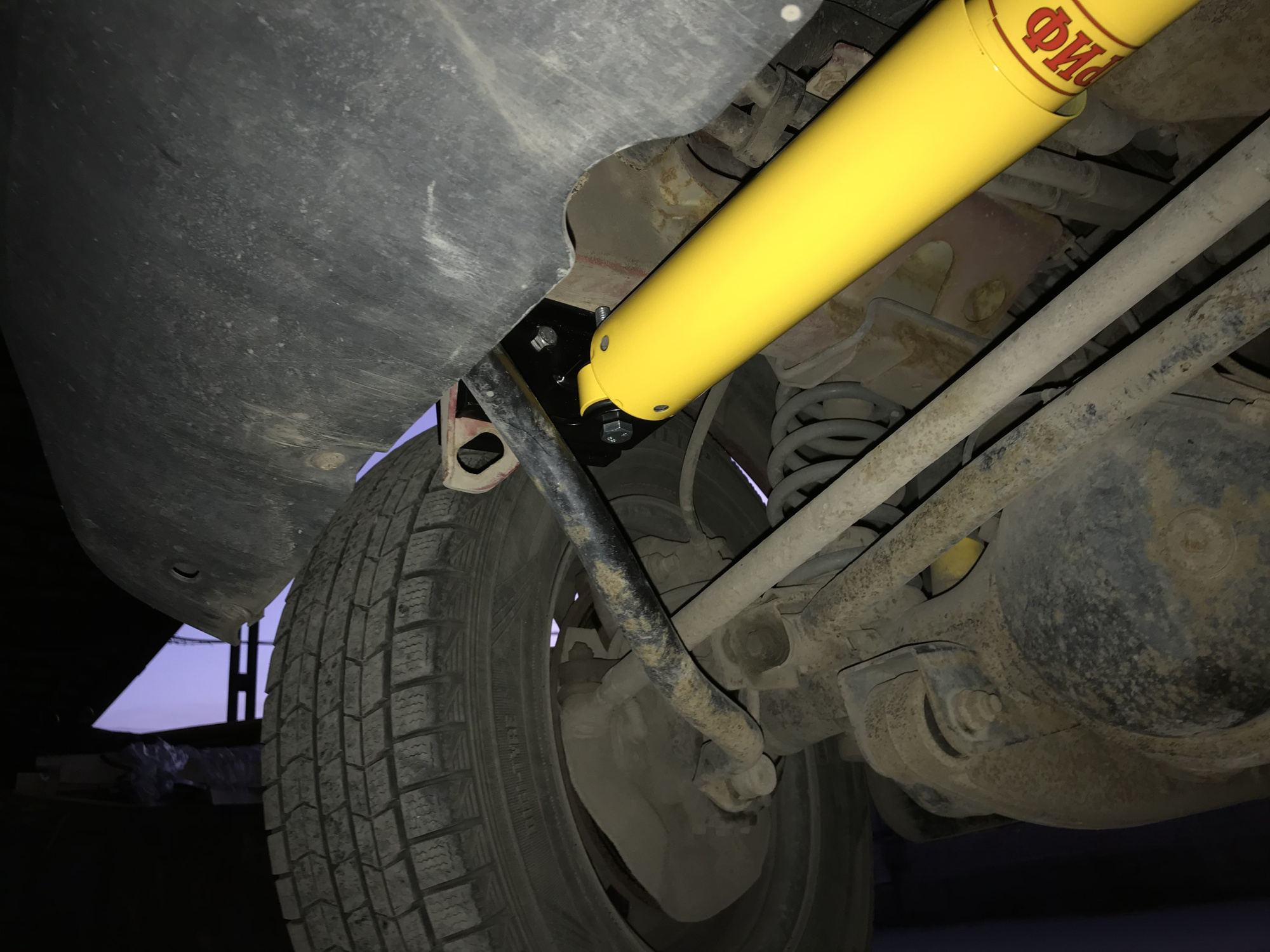 картинка Демпфер РИФ рулевой Suzuki Jimny 1998-2018 с креплениями РИФ