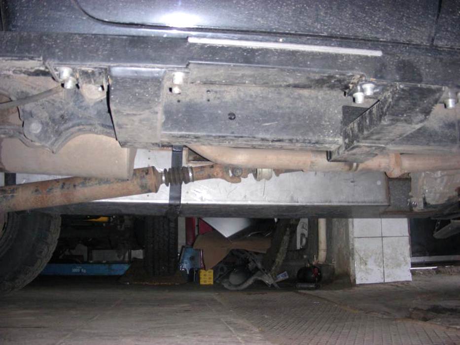 картинка Бак топливный KDT 140л вместо штатного для Toyota Hilux из нержавейки