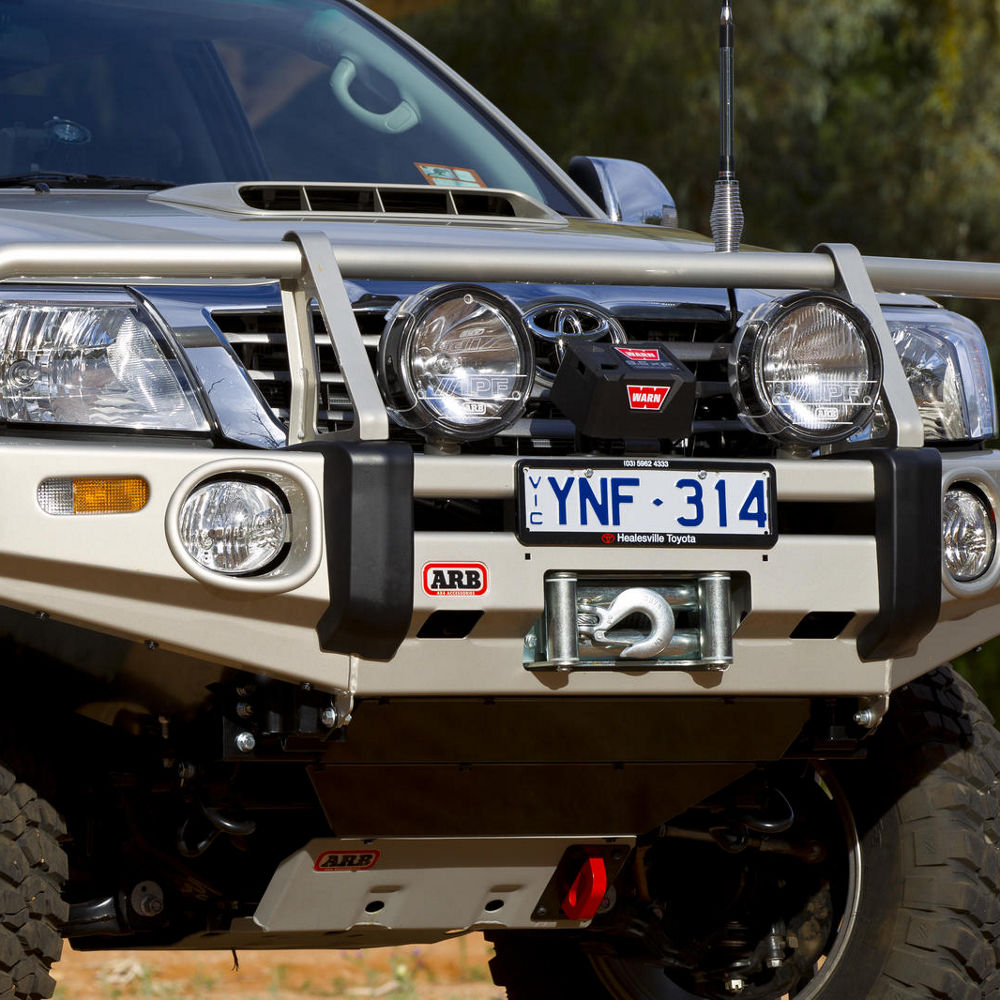 Бампер Hilux 2011 on с подкрылками