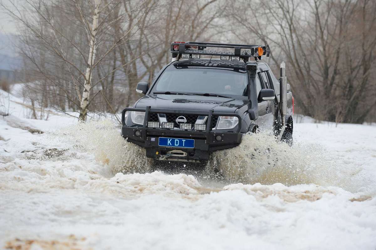картинка Бампер передний KDT без кенгурина с местами под ПТФ 2шт Valeo для Nissan Navara/Pathfinder лифт 50
