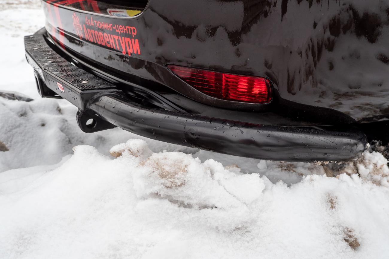 картинка Бампер задний РИФ силовой Toyota Fortuner 2015+ c квадратом под фаркоп