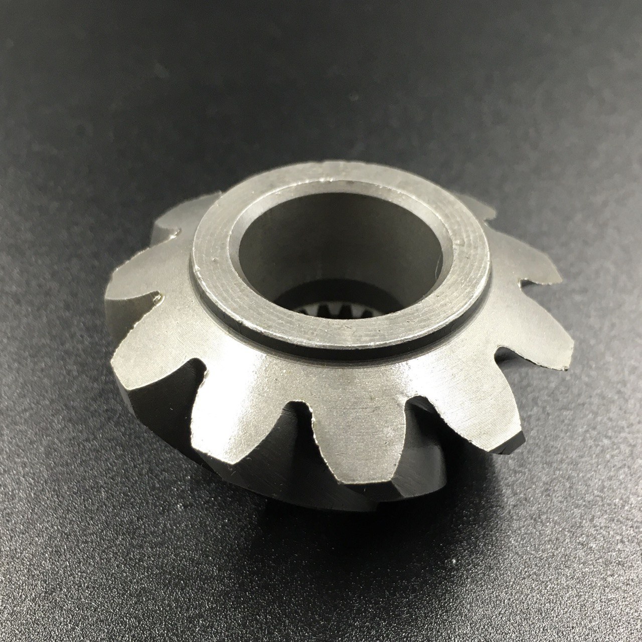 картинка Шестерня вертикального вала (Пиньон) Suzuki DT40 (57311-94402) (PREMARINE)