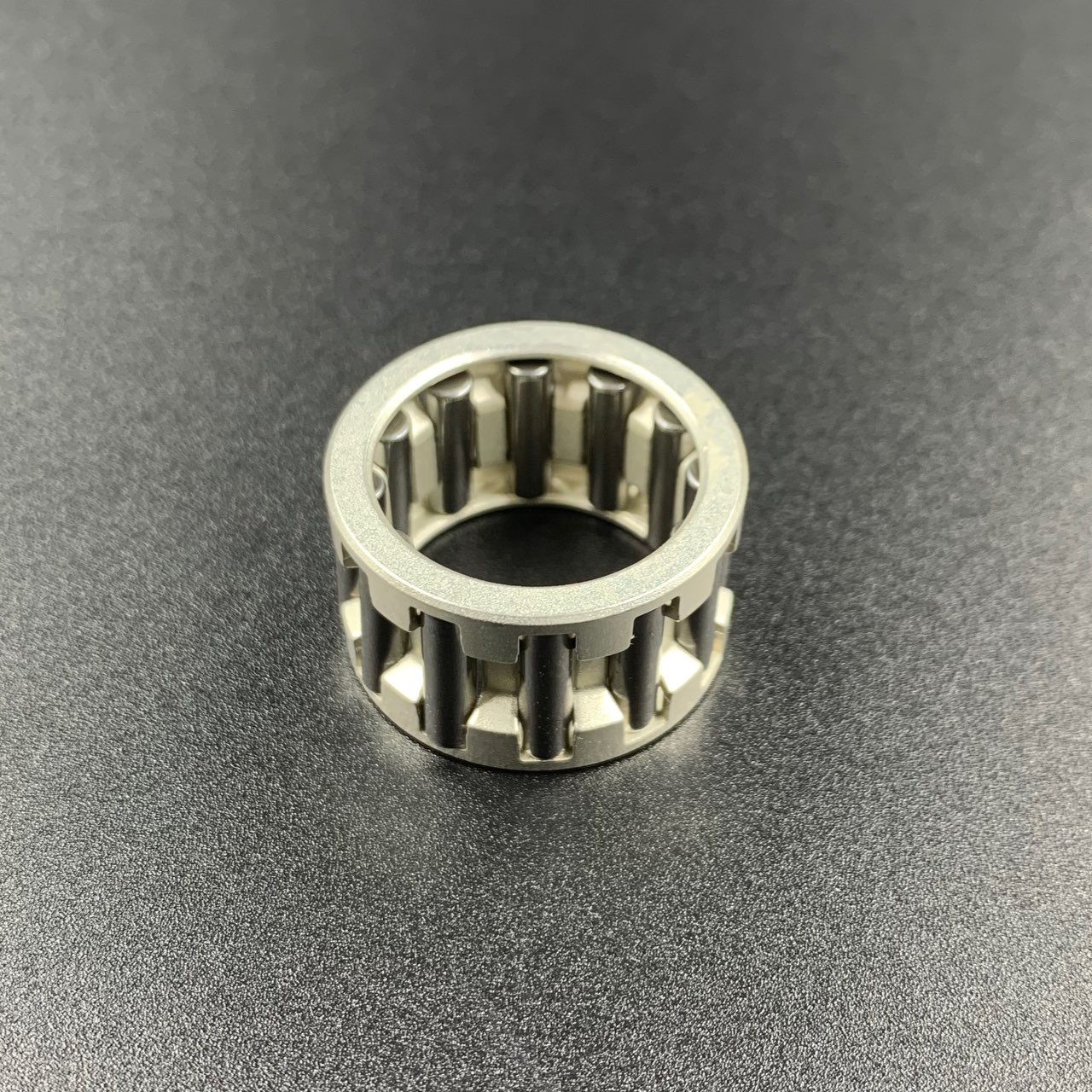 картинка Подшипник шатунный Yamaha 30 (3цилиндра) (20x28x16) (93310-62083) (Omax)