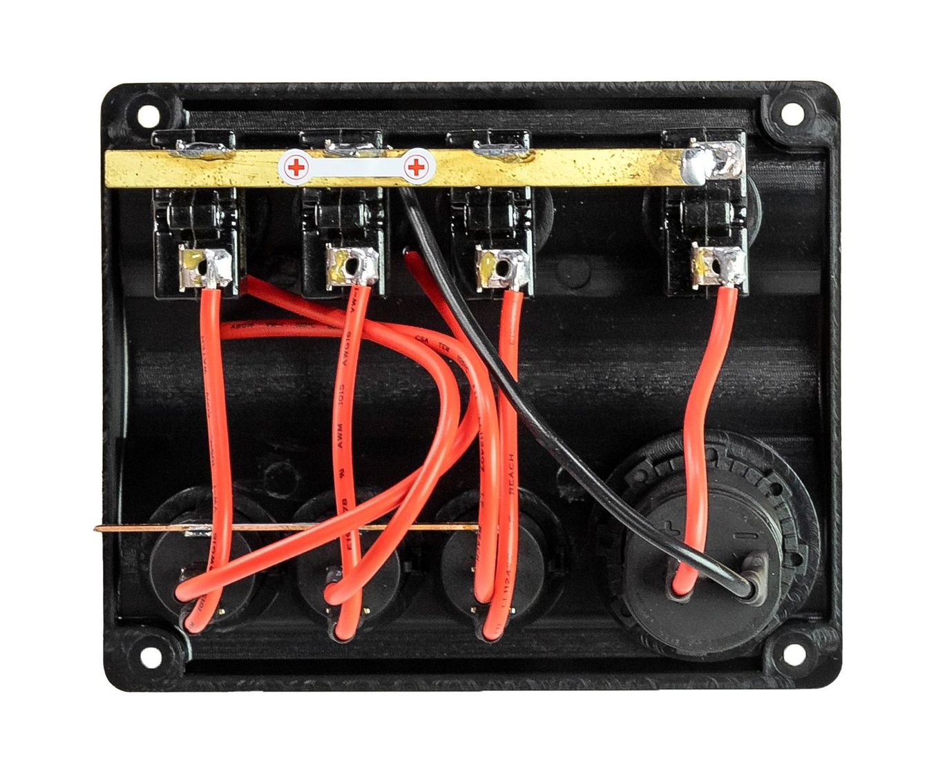 картинка Панель бортового питания 3 переключателя, разъем прикуривателя, индикация, автоматы