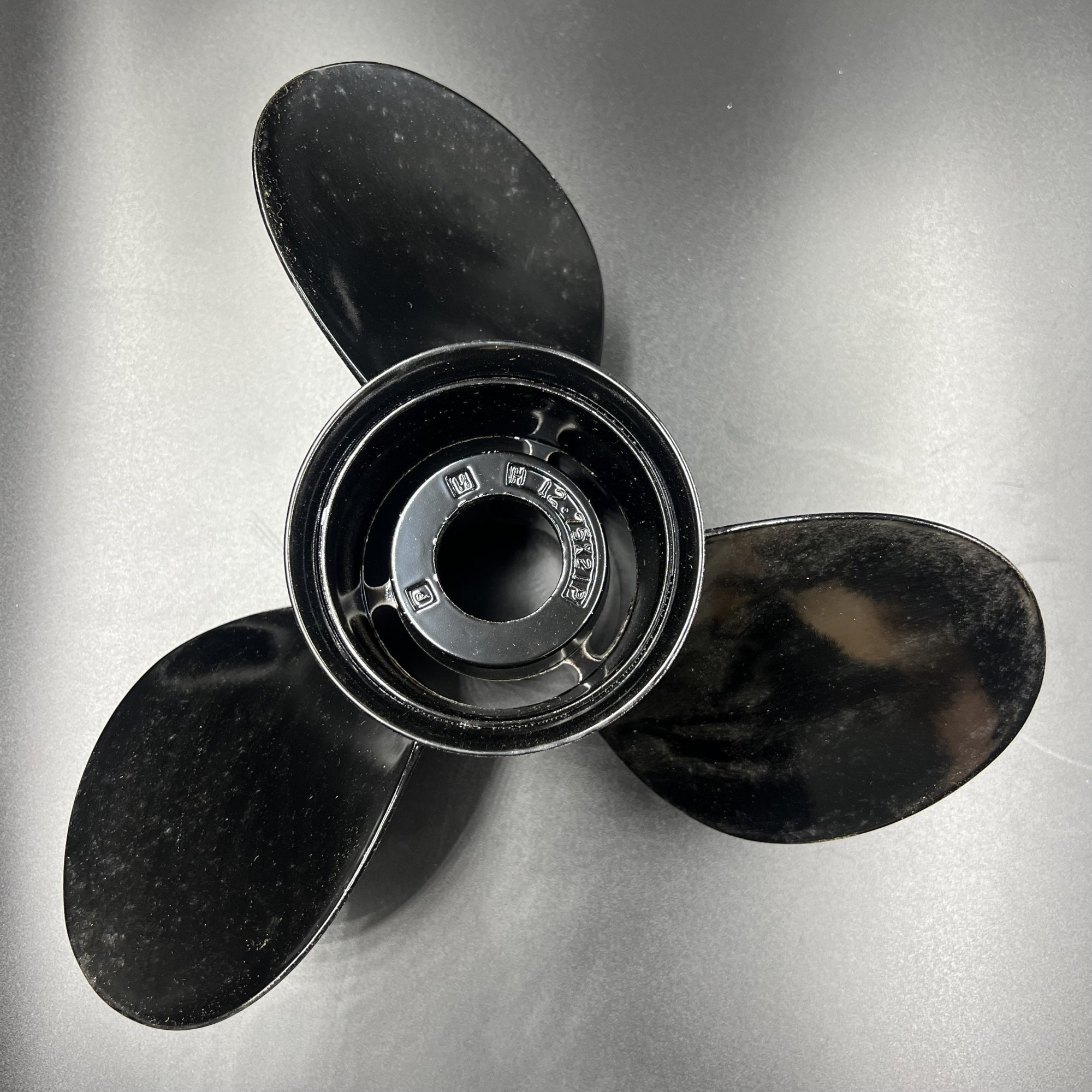 картинка Гребной винт Mercury Black Max (12-3/4х21R)