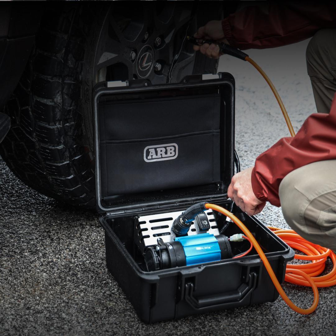 Компрессор автомобильный ARB Brushed портативный 12V 100 PSI IP55 в ке