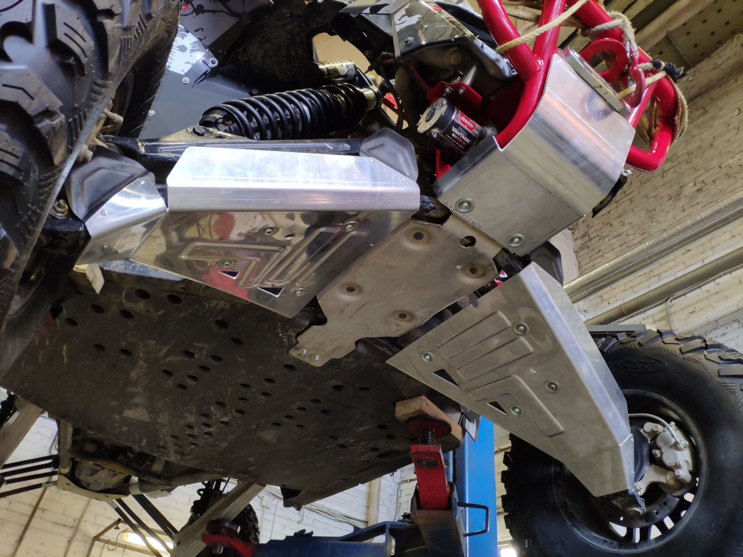 картинка Защита передних рычагов для Can-Am BRP Maverick X3