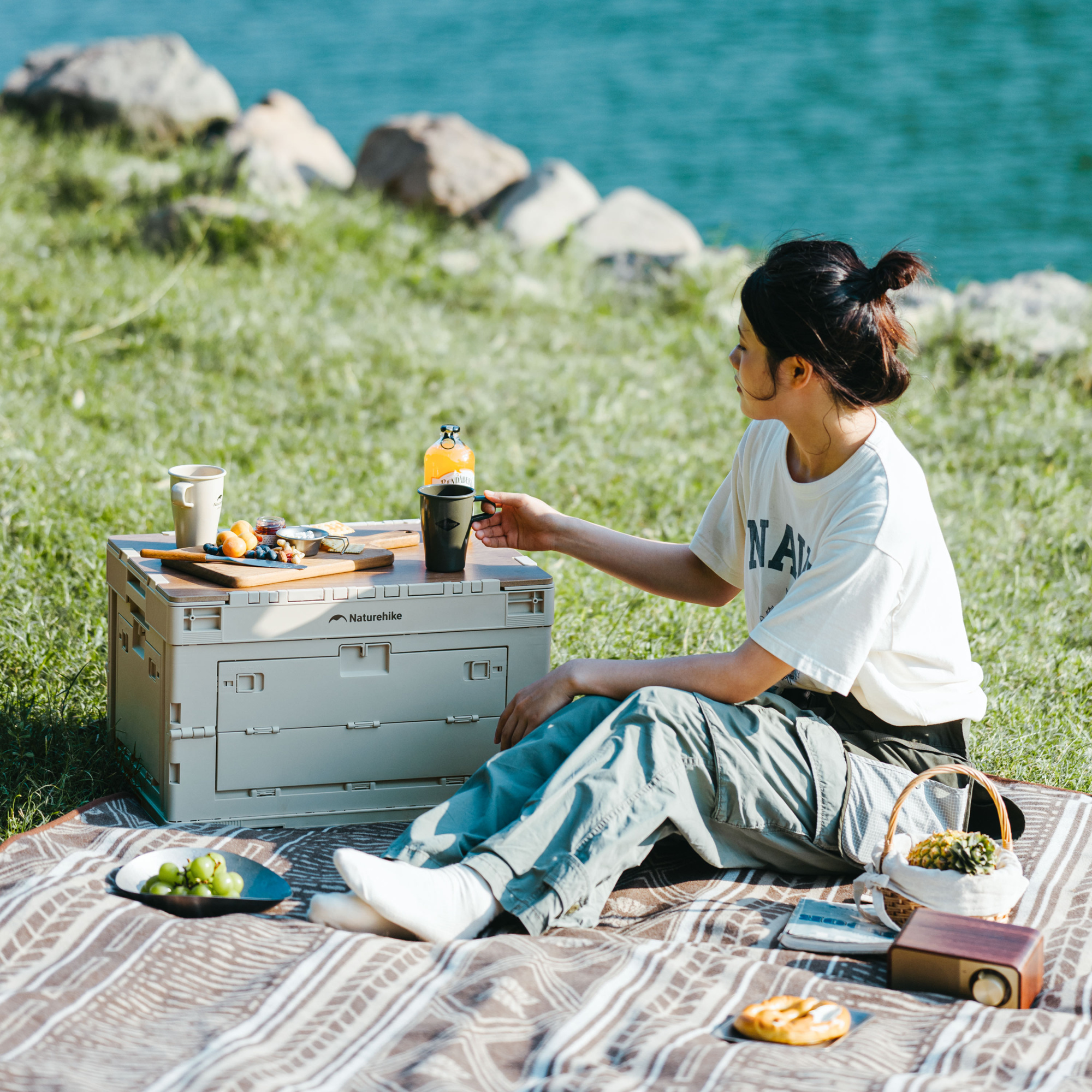 картинка Ящик туристический Naturehike 52 л, трансформер, со столешницей, бежевый