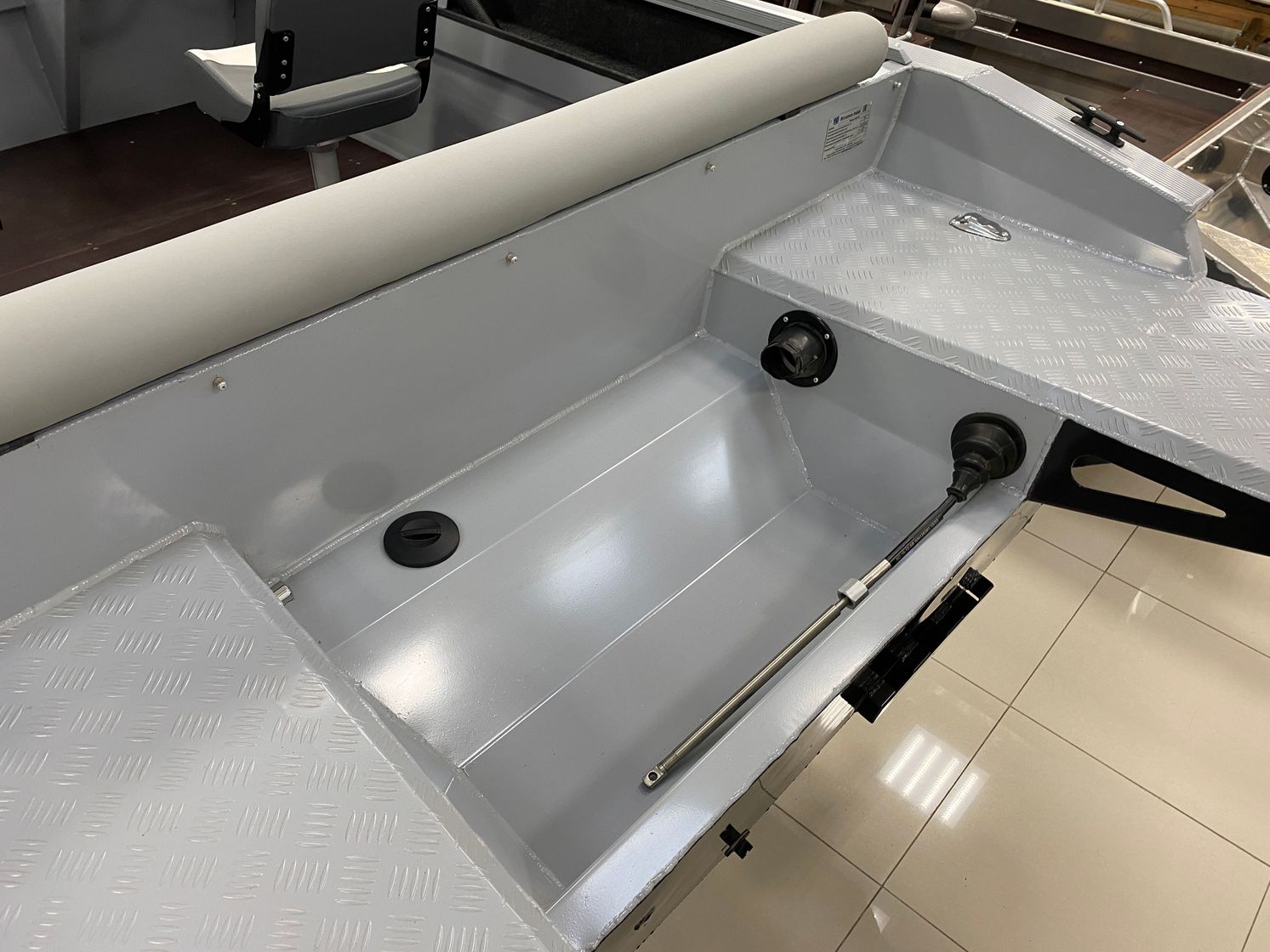 картинка Моторная лодка, Неман 450 DC NEW, серый/черн