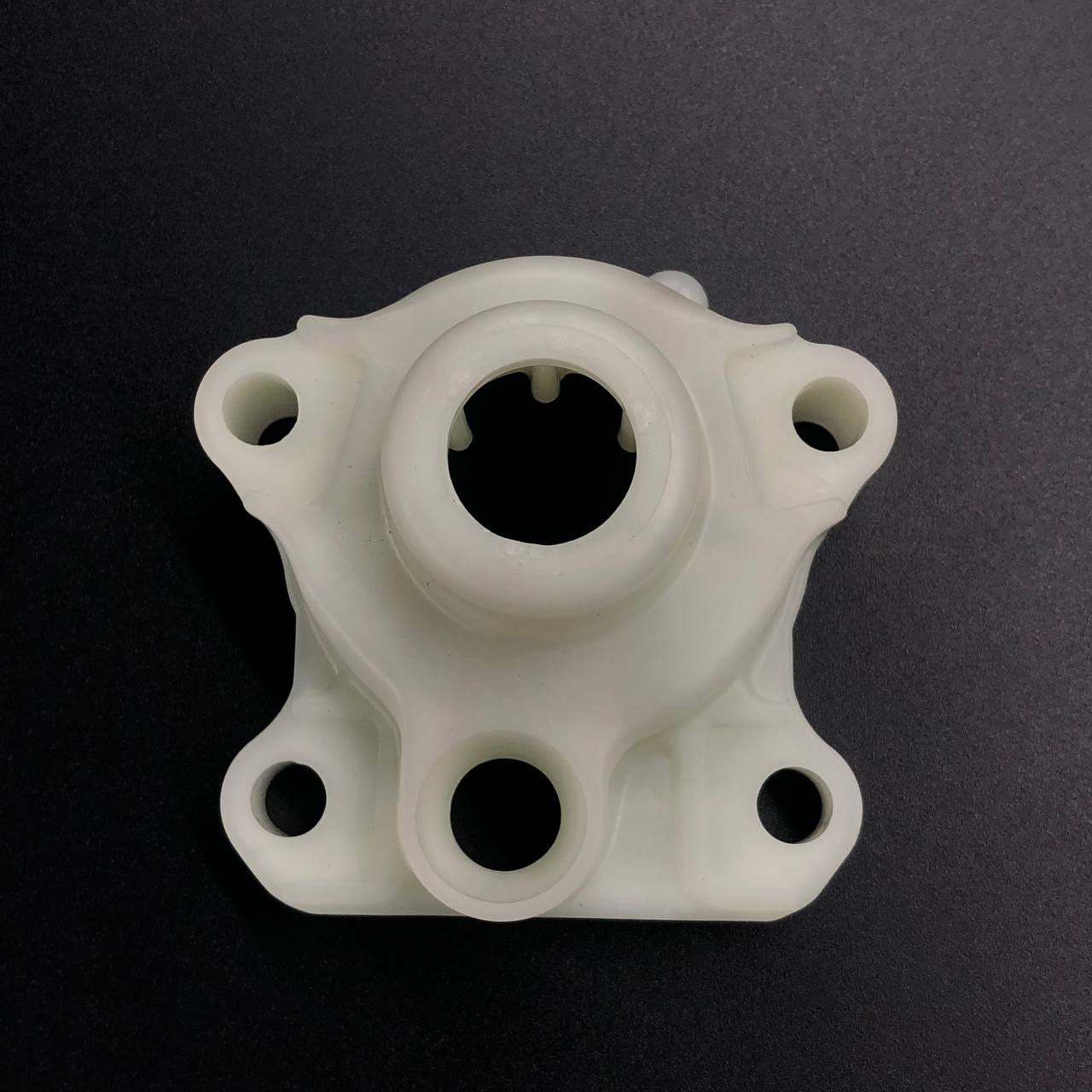 картинка Корпус помпы охлаждения Yamaha 60-70 (Yamaha)