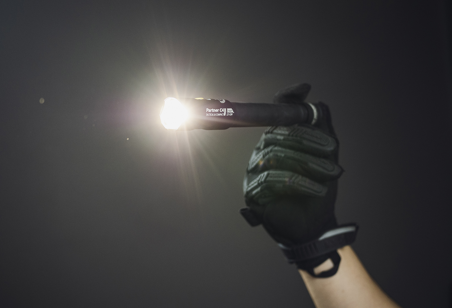 картинка Фонарь ARMYTEK Partner C4 Pro XHP35 БЕЛЫЙ