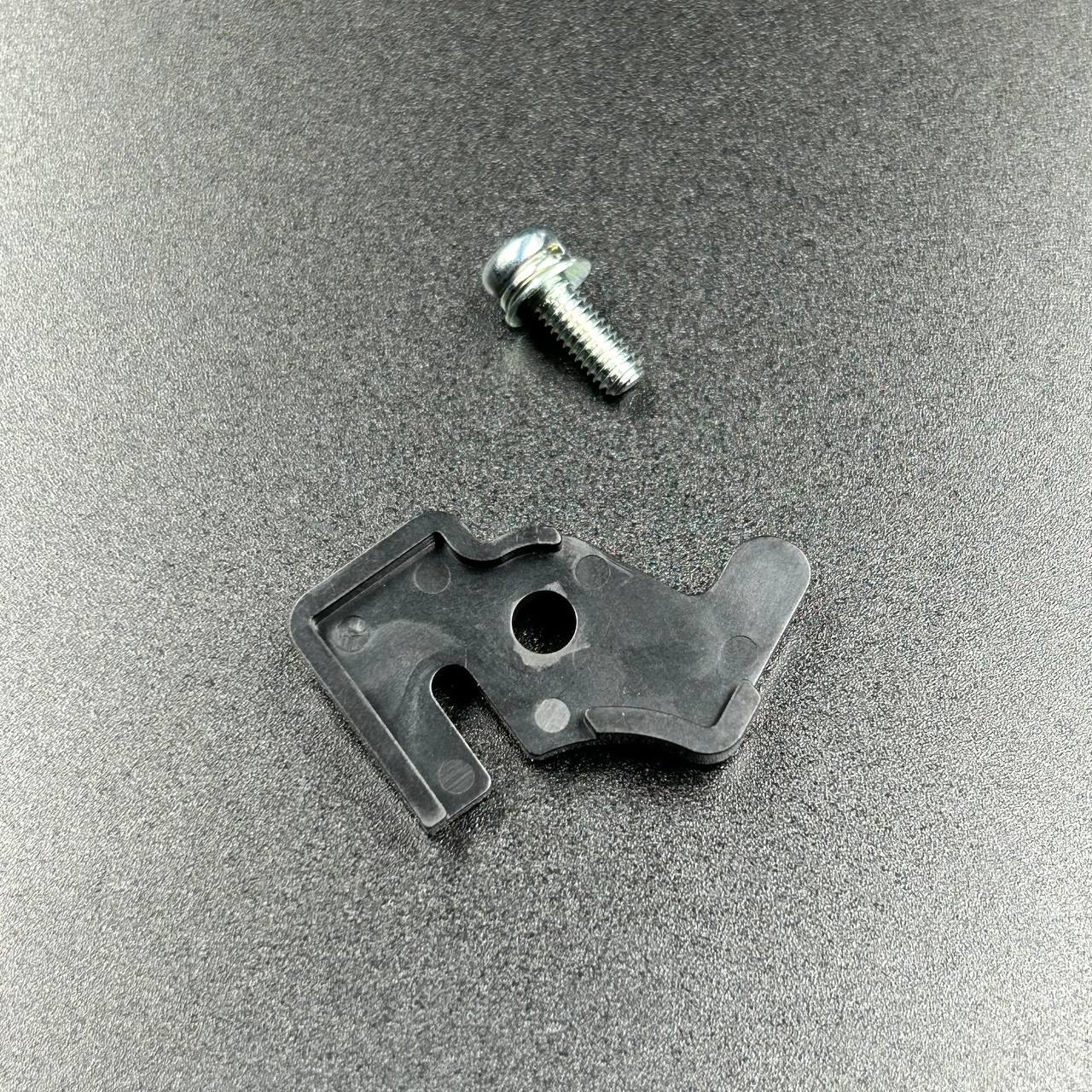 картинка Щетка электромотора гидравлики Suzuki DF200A (31136-90J10/31136-90J02) (Suzuki)