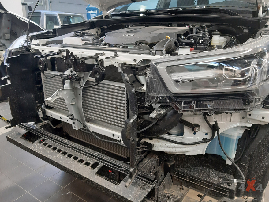 картинка Toyota Hilux 2020- (рестайлинг) Установочный комплект с лебедкой COMEUP GIO100s