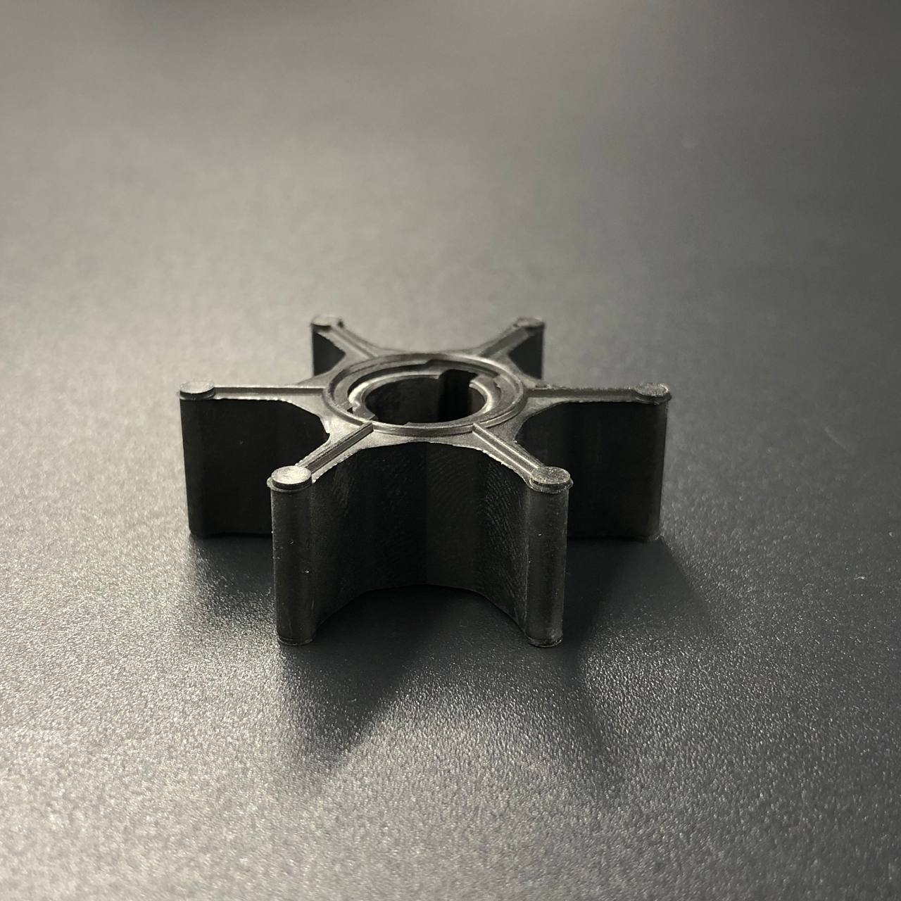 картинка Крыльчатка помпы охлаждения Suzuki DT2-8, DF4-6 (Suzuki)