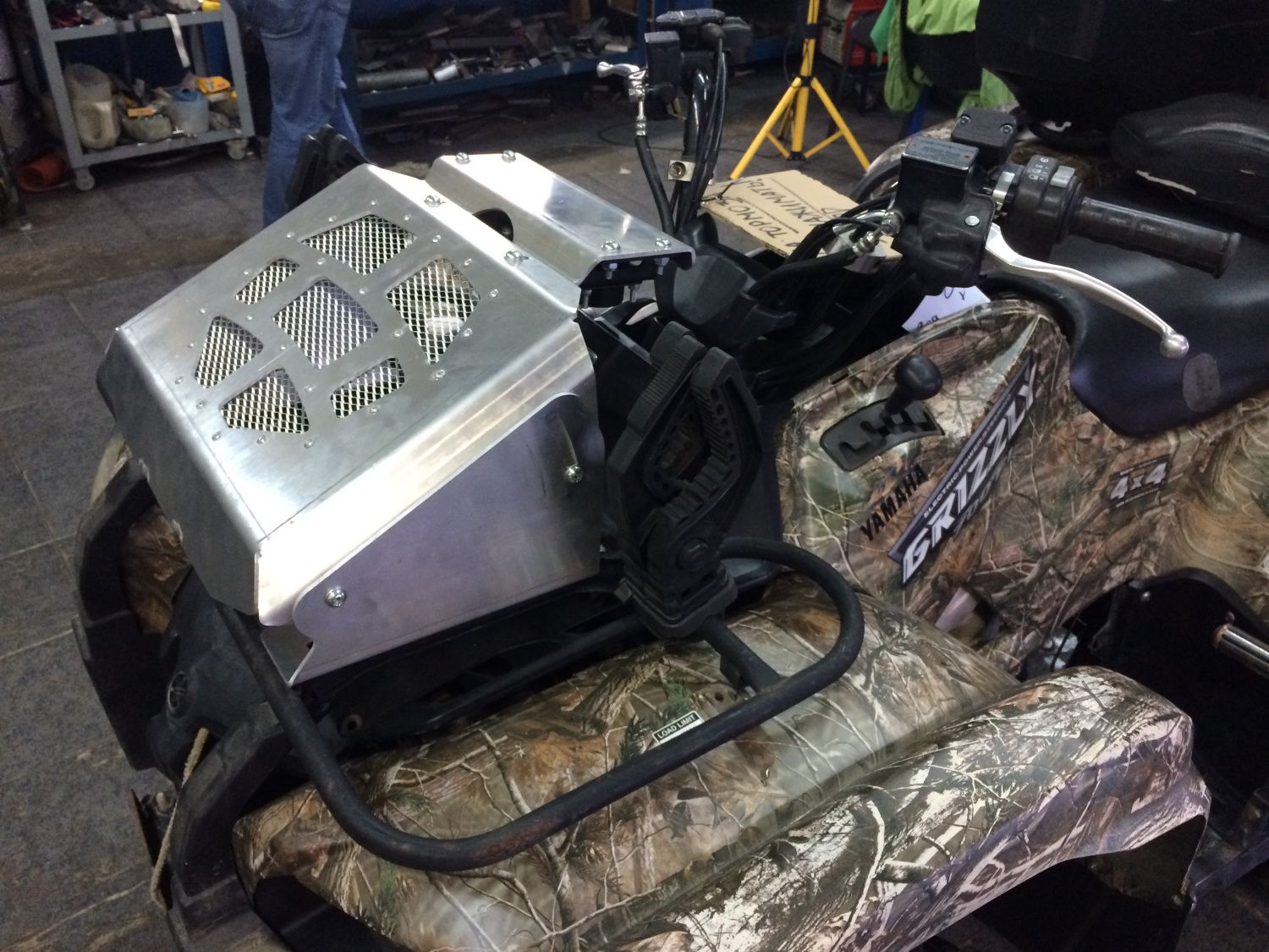 картинка Вынос радиатора Yamaha Grizzly 550/700 черный