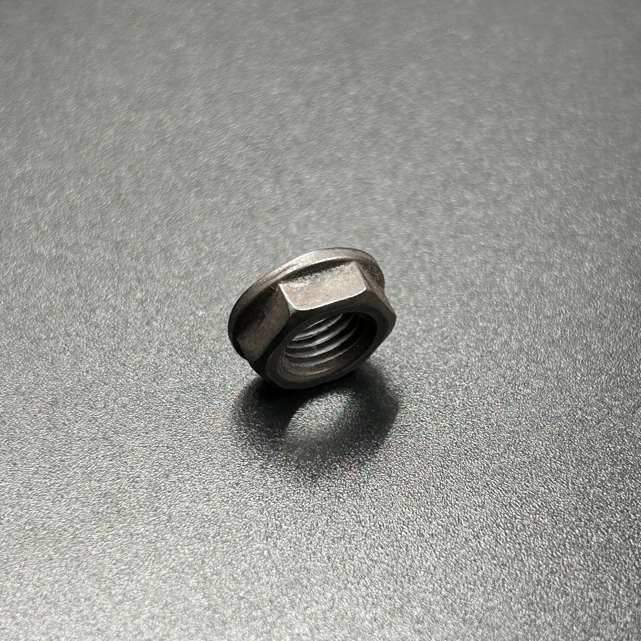 Гайка крепления пиньона Yamaha 9.9-15, F6-20  (YUELANG)