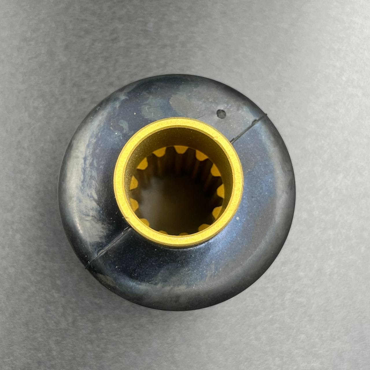 картинка Втулка гребного винта резиновая Yamaha 40-55, F30-60 (Omax)