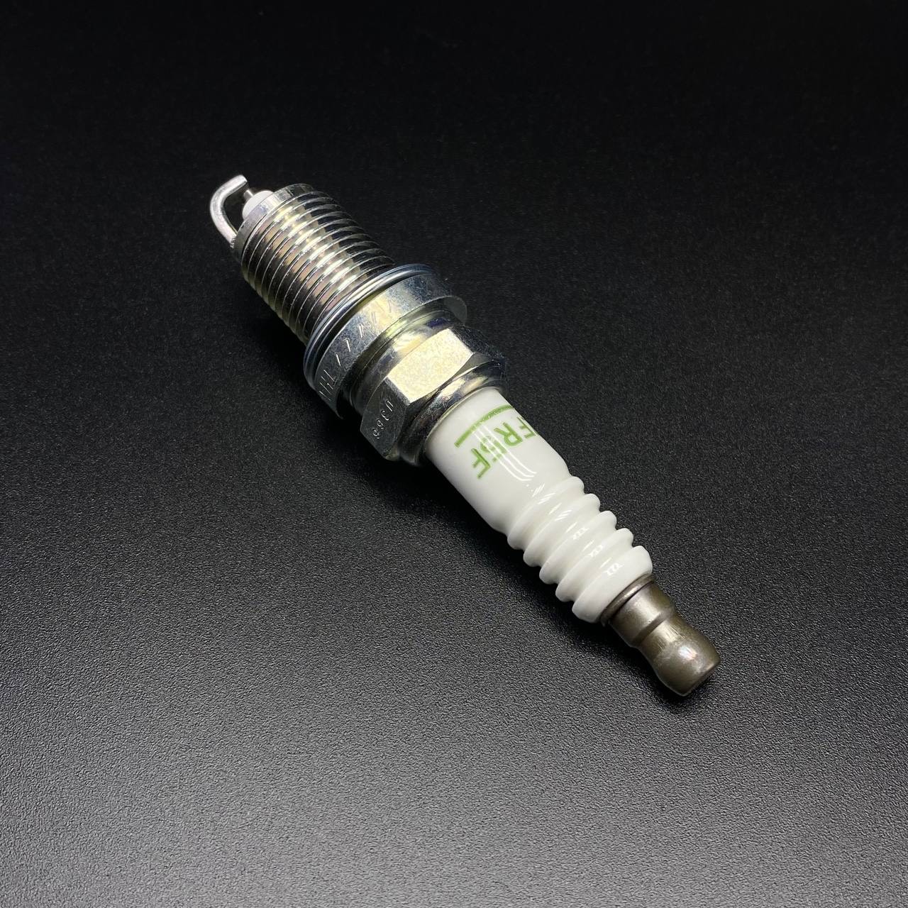 картинка Свеча зажигания NGK ZFR5F @4 (8M0176692) (MERCURY)