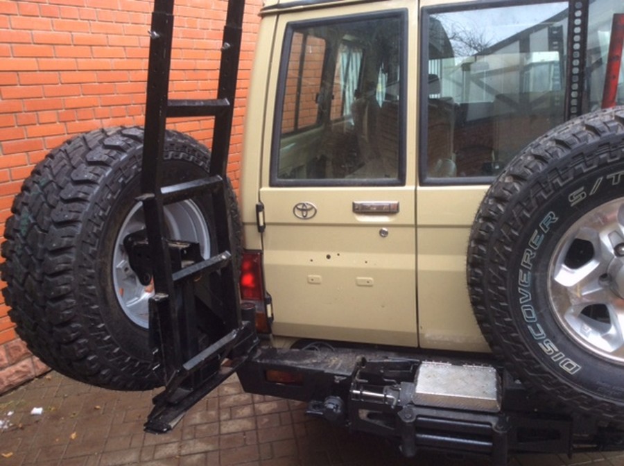 картинка Бампер задний KDT с площадкой под лебедку для Toyota Land Cruiser 78