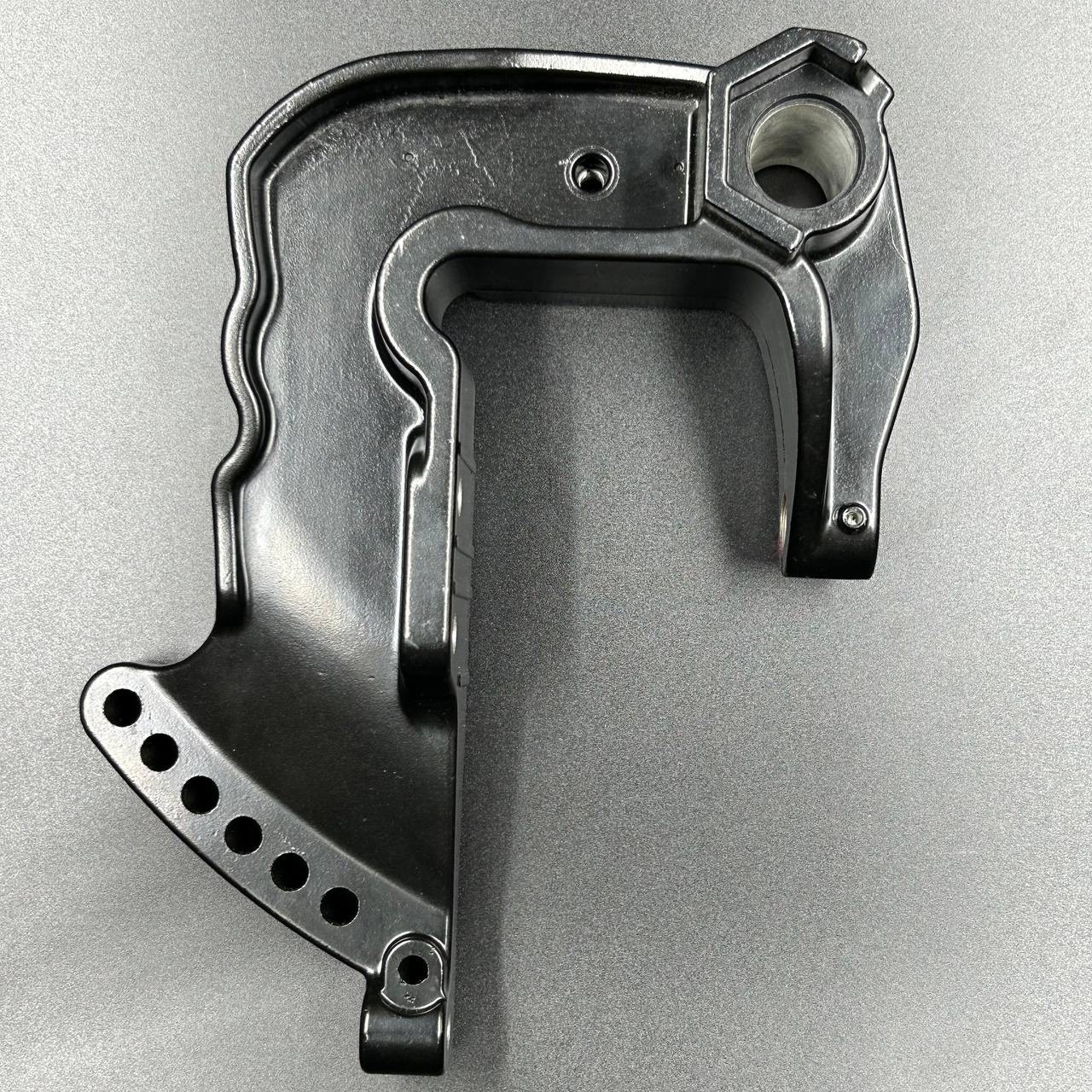 картинка Струбцина станины правая Tohatsu 9.9-18 (3G2S62112) (YUELANG)