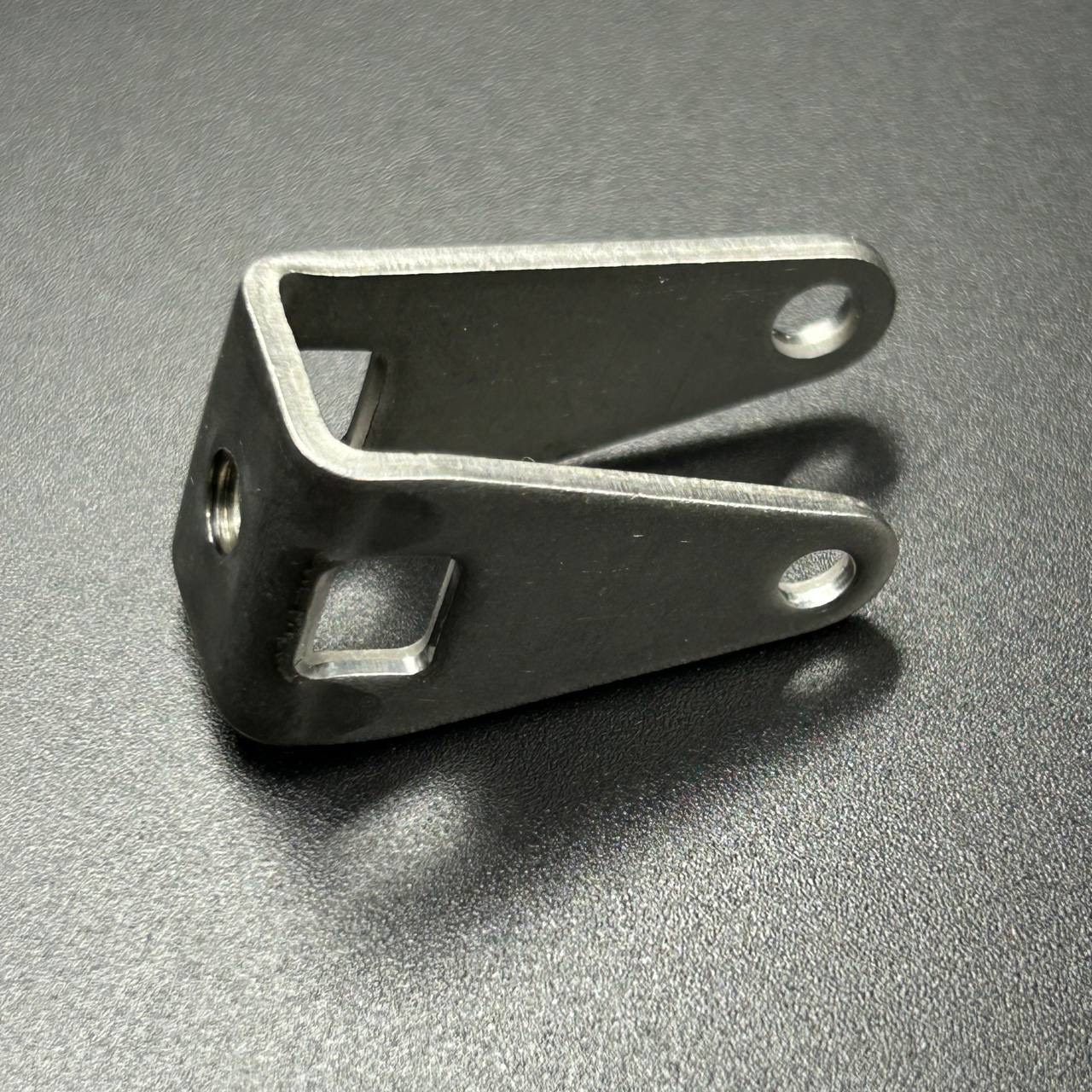 картинка Рычаг фиксации наклона Yamaha 40X, F25-40 (Yamaha)