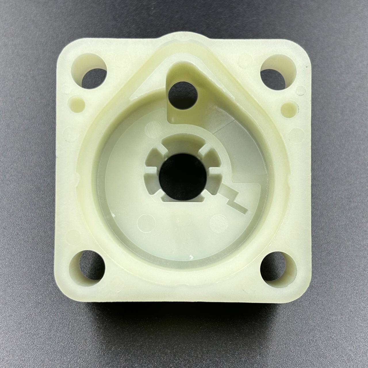 картинка Корпус помпы охлаждения Yamaha F9.9-20 (Omax)