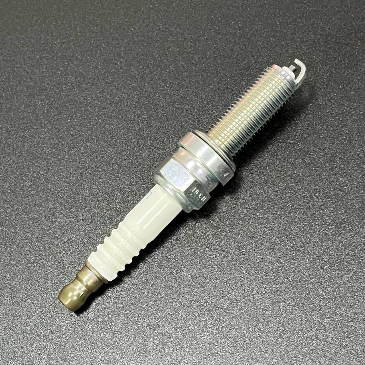 картинка Свеча зажигания LMAR6C-9 (NGK) 1679