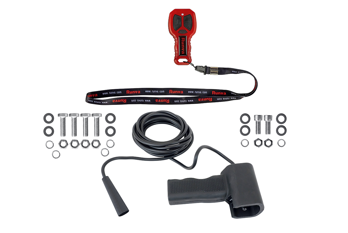 картинка Лебёдка Runva EWB13500MAXSSR 12V 6136 кг влагозащищенная синтетика