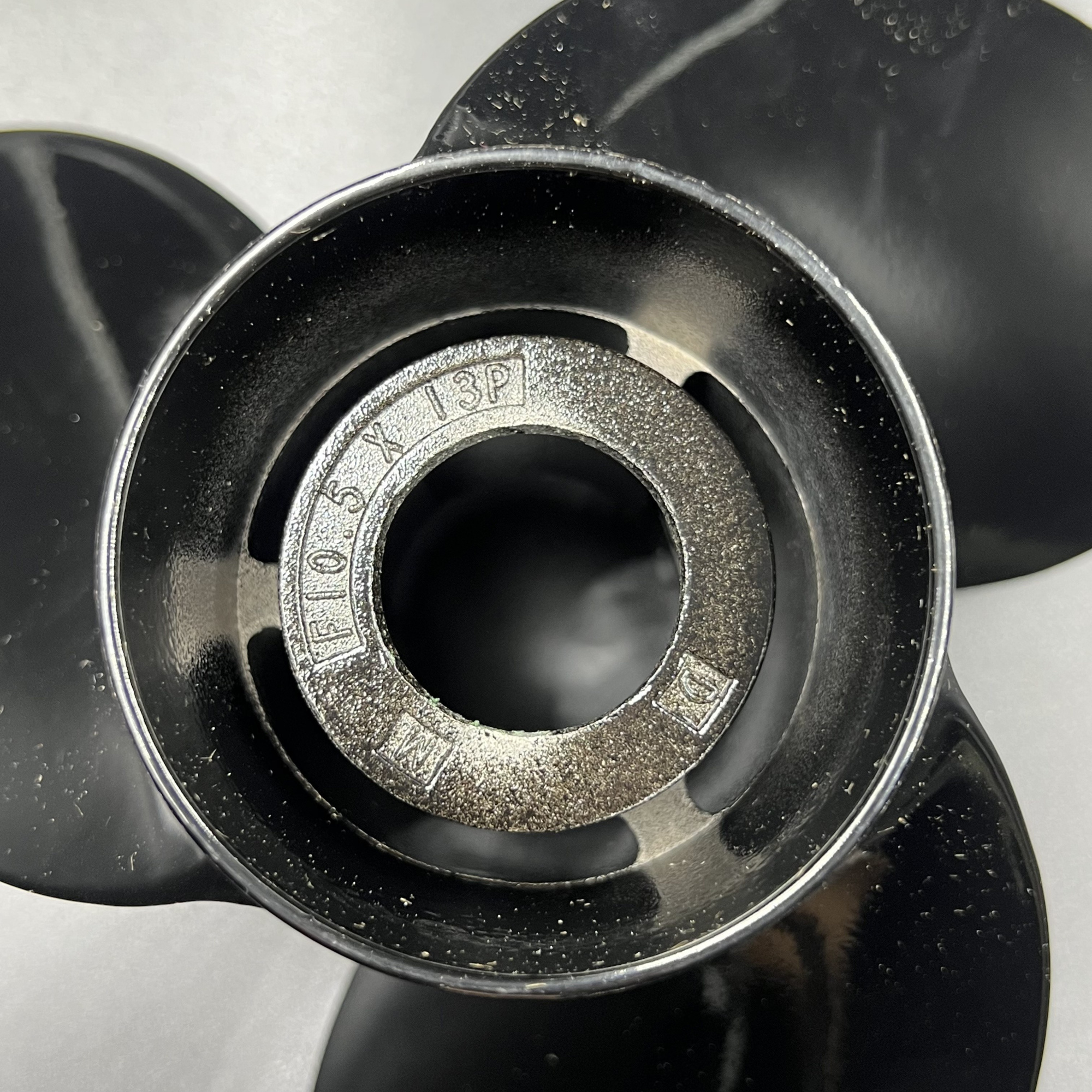 картинка Гребной винт Mercury 25-70 (3x10-1/2x13) Black Max (Mercury)