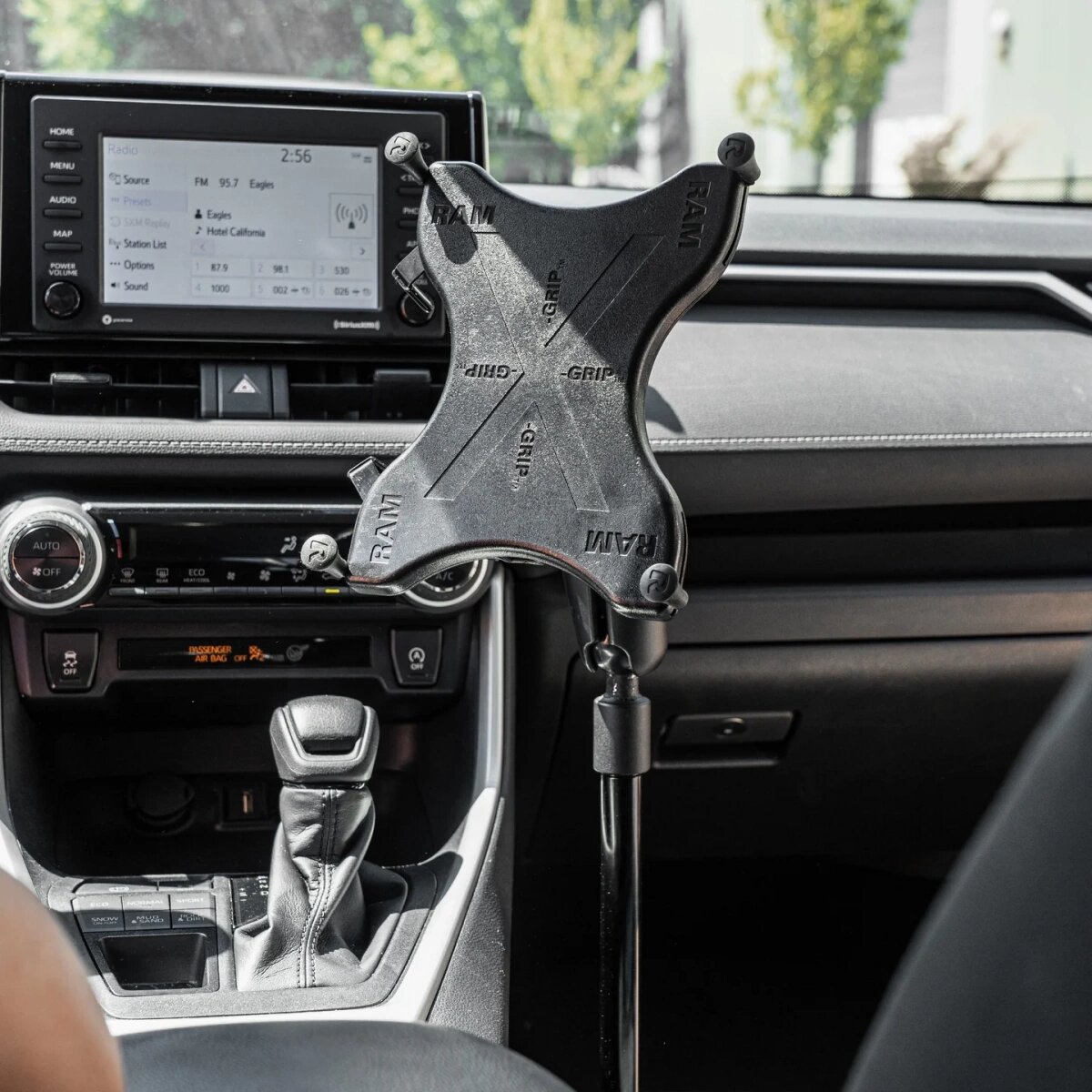 Крепление RAM X-Grip для 12"-13" планшетов (RAM-HOL-UN11U)